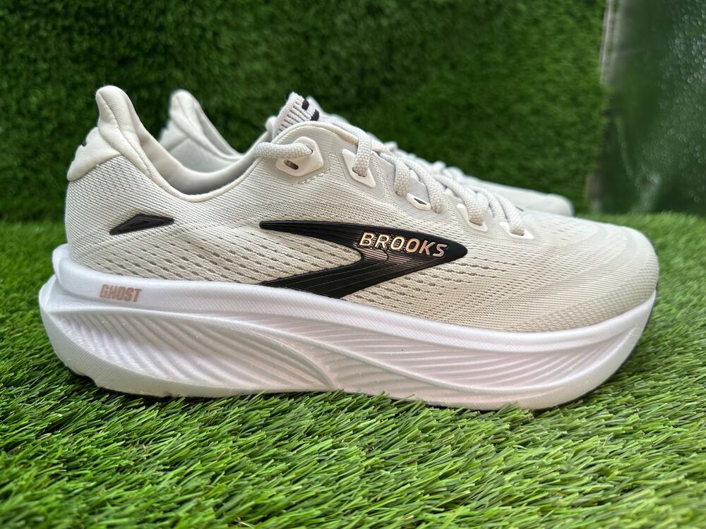 Brooks Ghost 18 1204821B105 Athletic Sneaker Womens 8B White Knit Sports Running